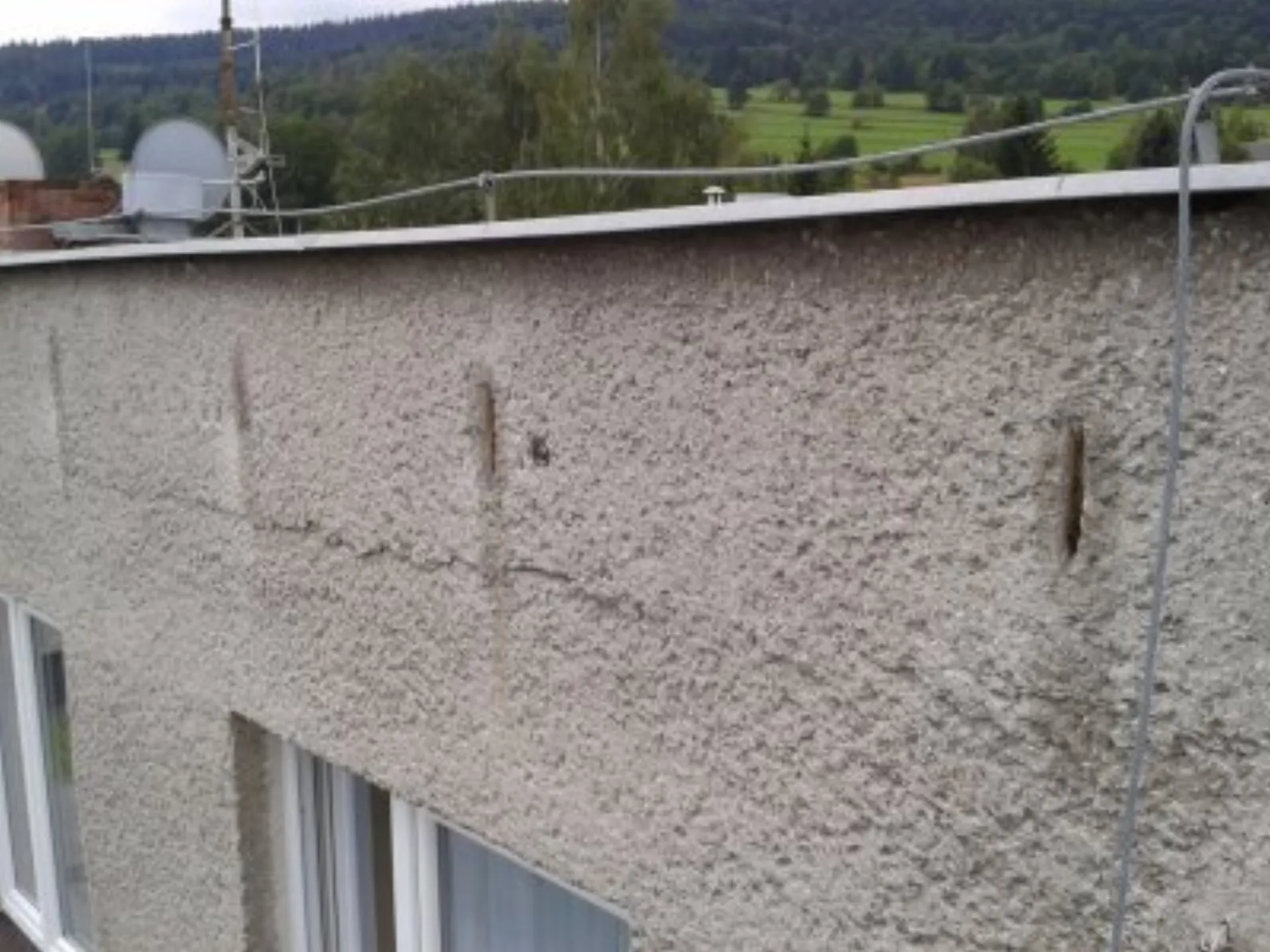 Zpevnění atikových panelů BD Vrbno - 11