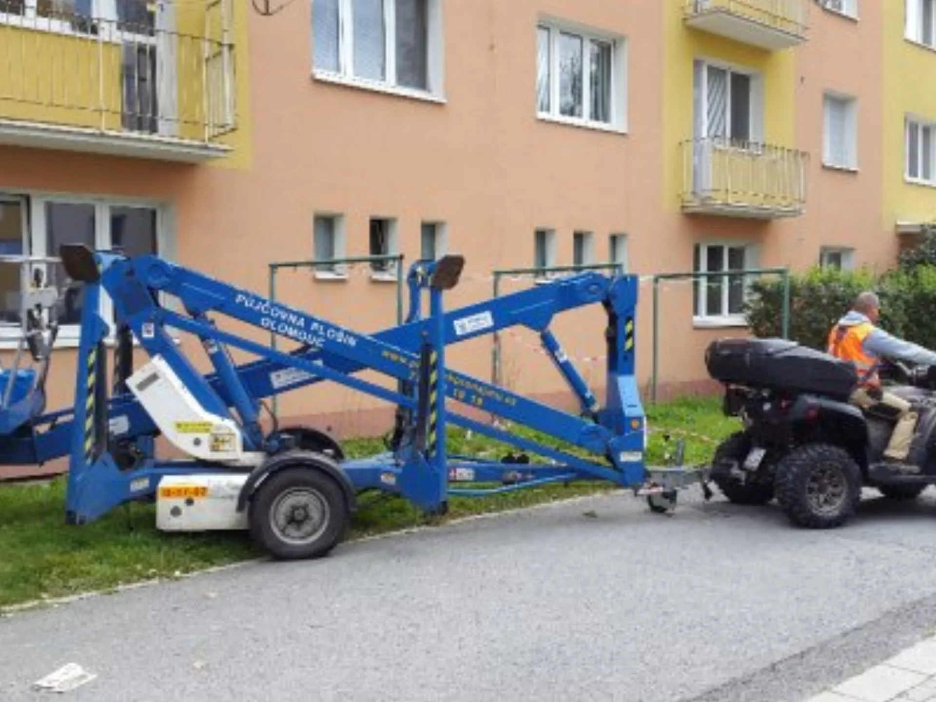 407  Strisky Balkon Uni Vstup - 2