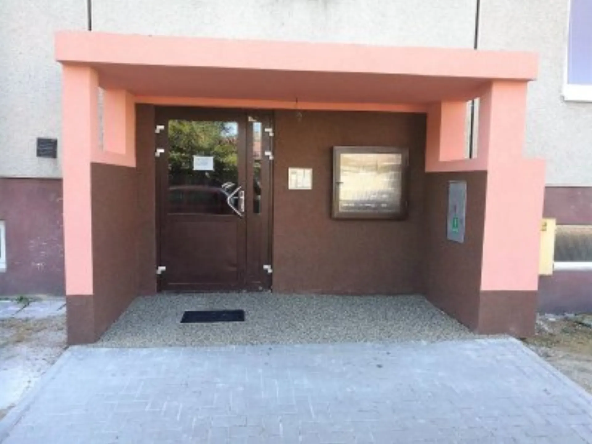 412 Vstupni Portal St - 2