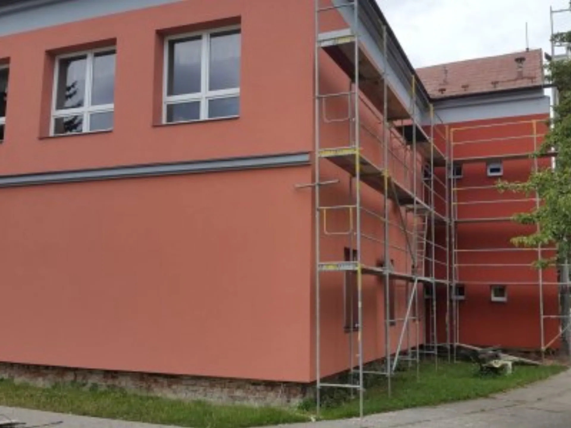 ZŠ Dl.Loučka - zateplení budovy, nástřik komínu - 11